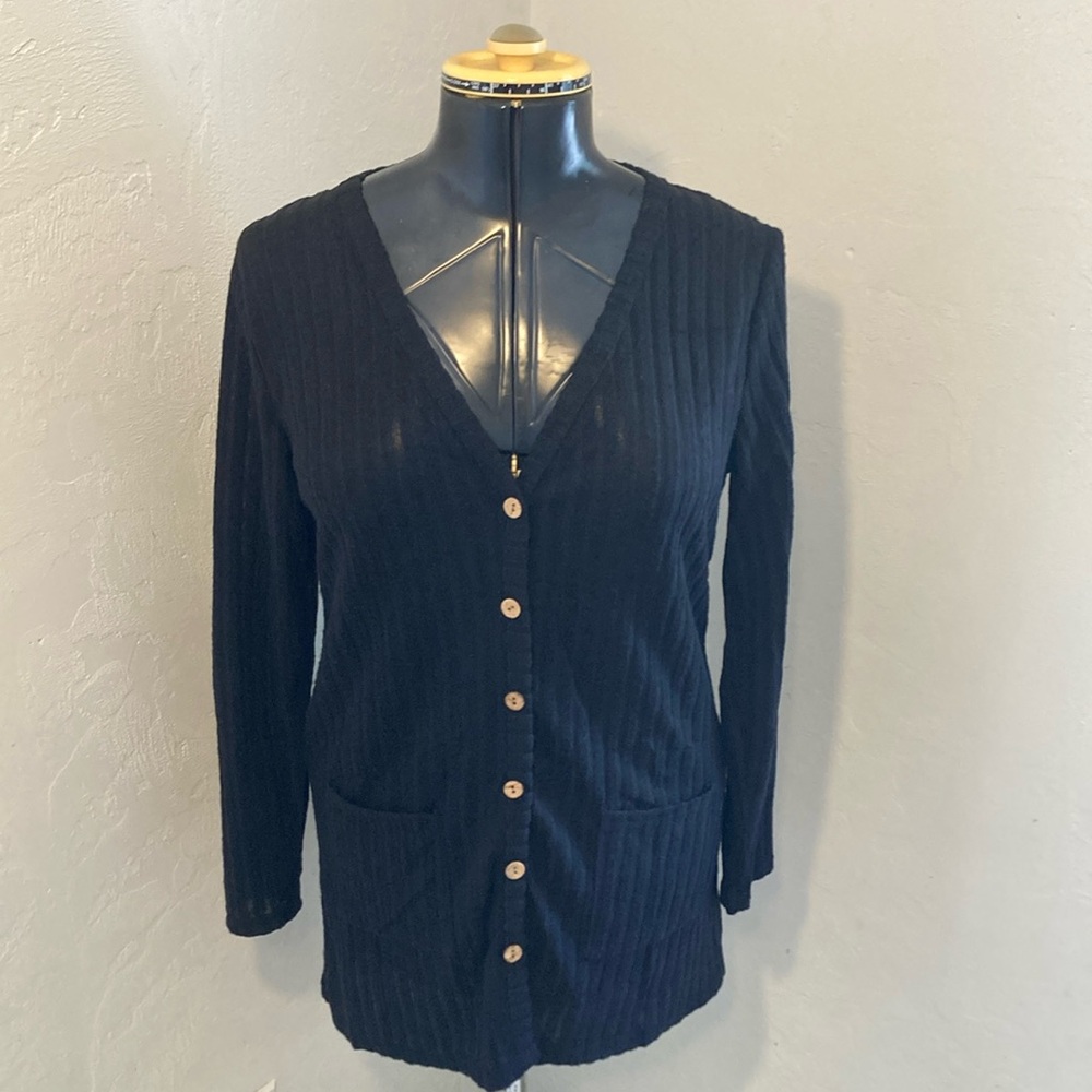 Witsmile Black Long-Sleeve Button down V-neck Top